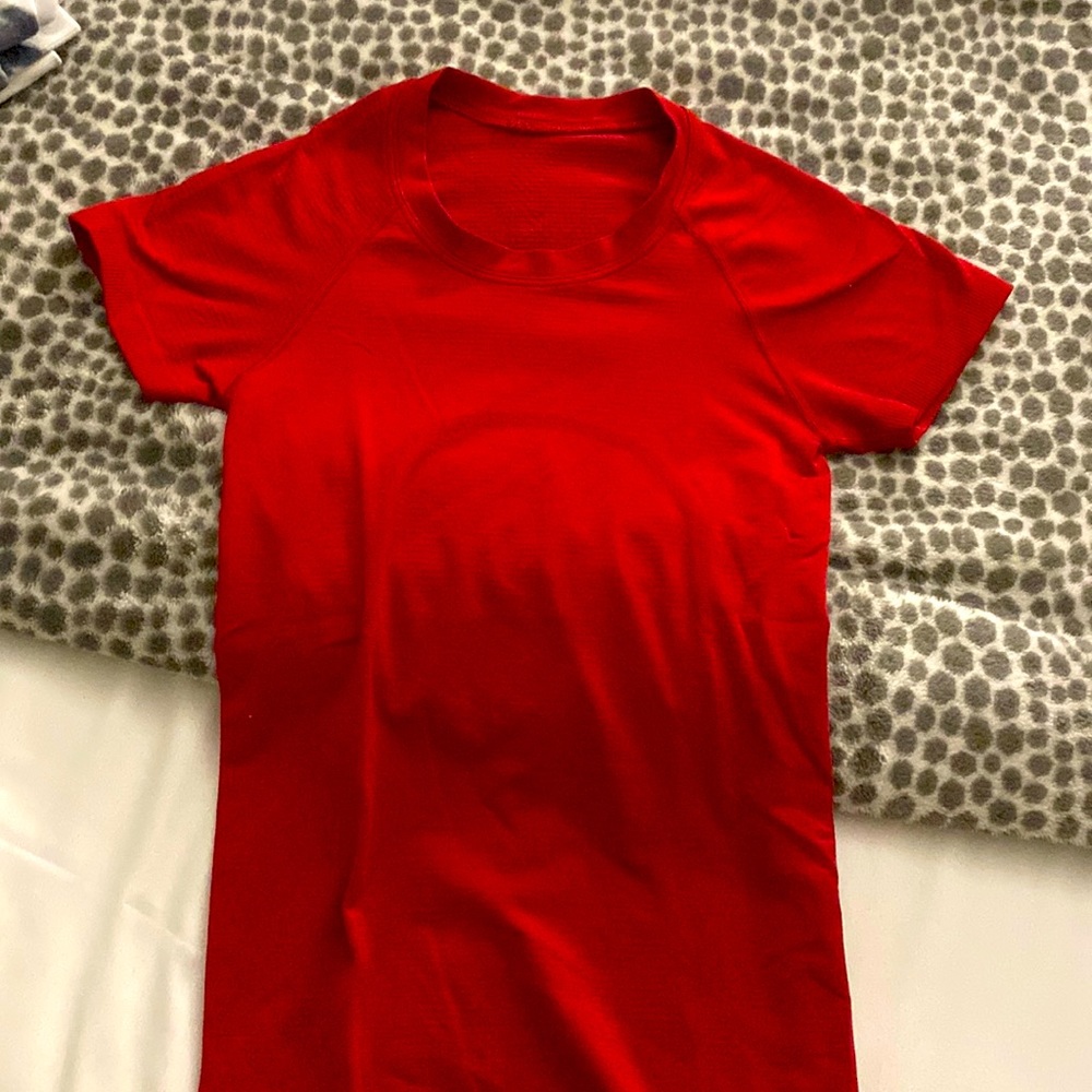 lulu lemon size 0 red shirt